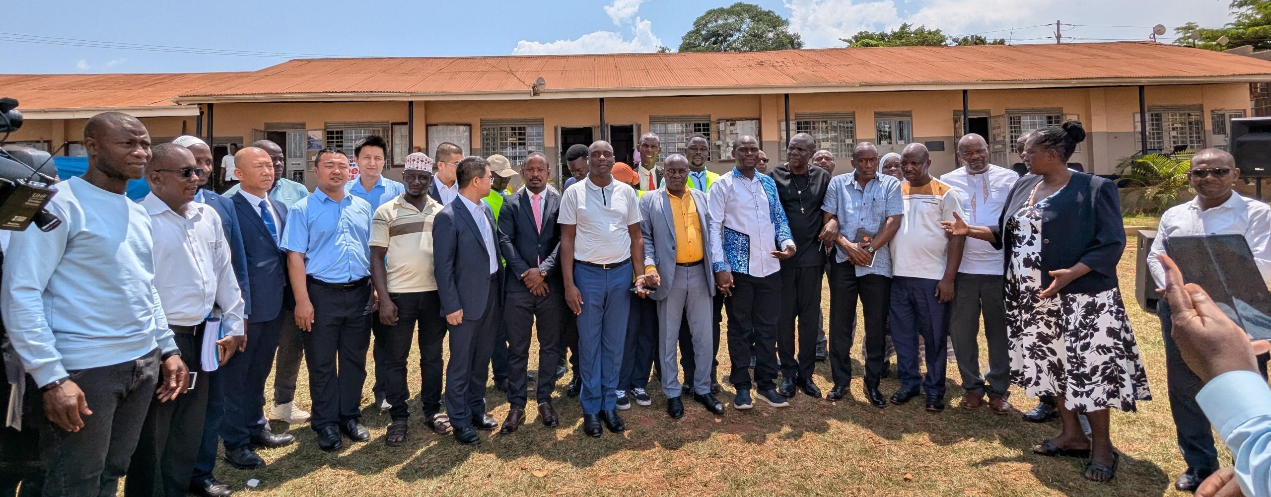 Contract signing for road works 